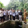 Bupati Kuningan saat meninjau sumber mata ait telaga Nilem.
